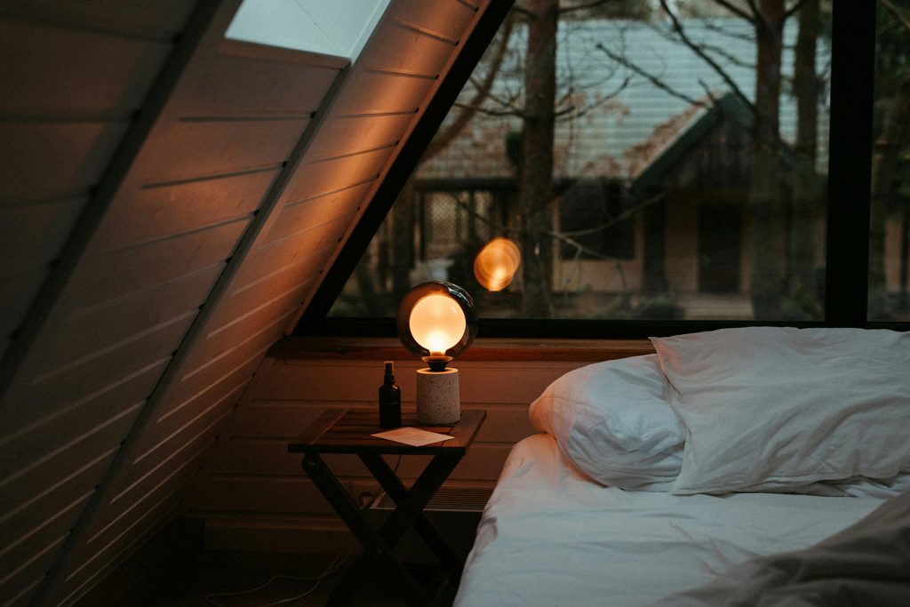 cosy bedroom lighting